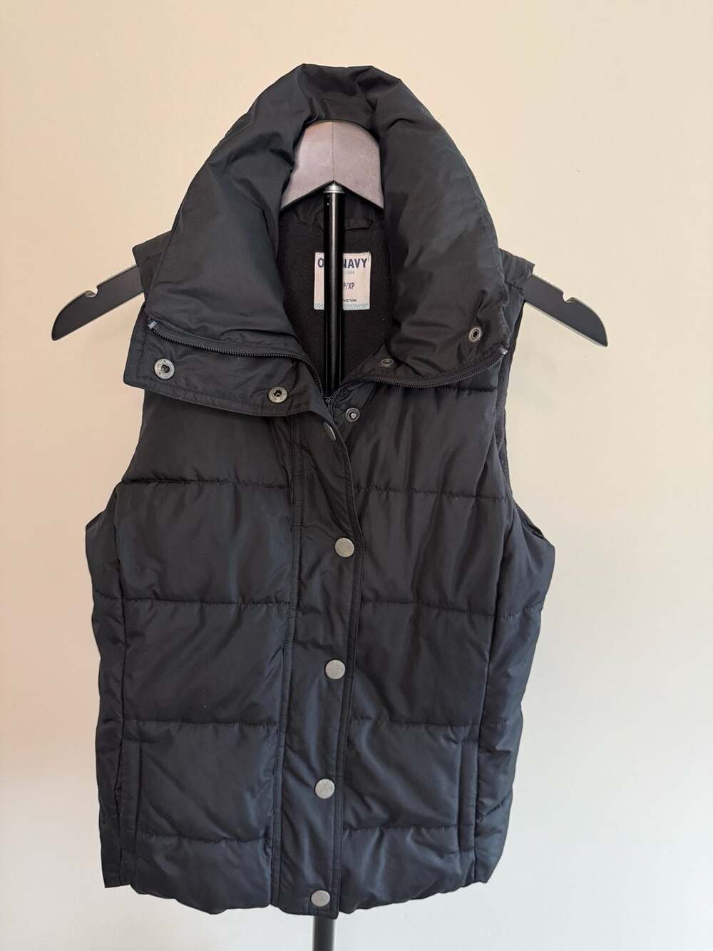 Old Navy Women's Puffer Vest, Black-XS